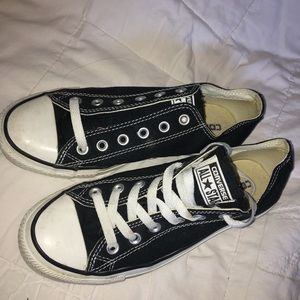 Black low top converse!